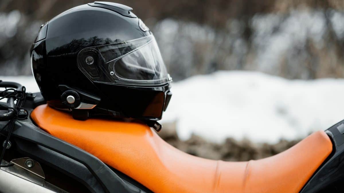 Reduce Wind Noise with Motorcycle Helmet