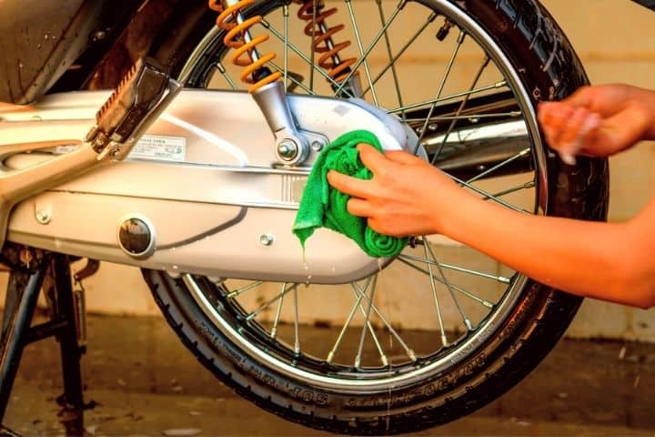 Motorcycle Spokes Cleaning