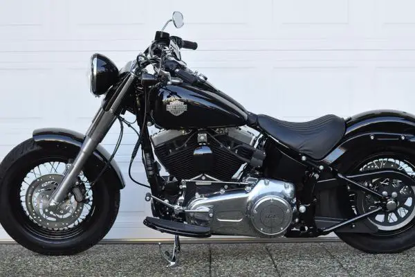 Black Harley Davidson Softail Low Rider S