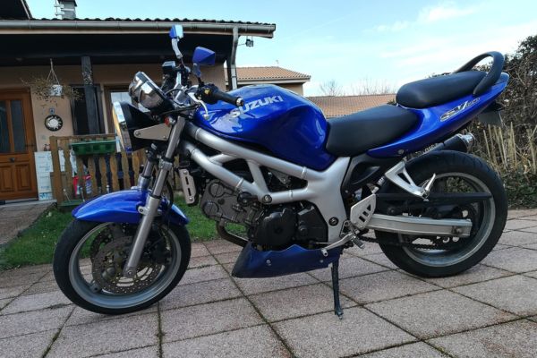 Blue Suzuki Sv650